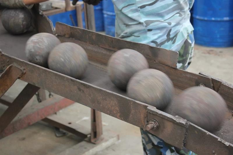 水泥厂用锻造耐磨钢球